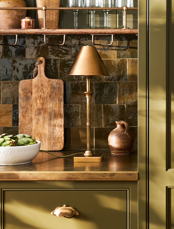 Garden Trading Kelmscot table lamp in antique brass on a white background